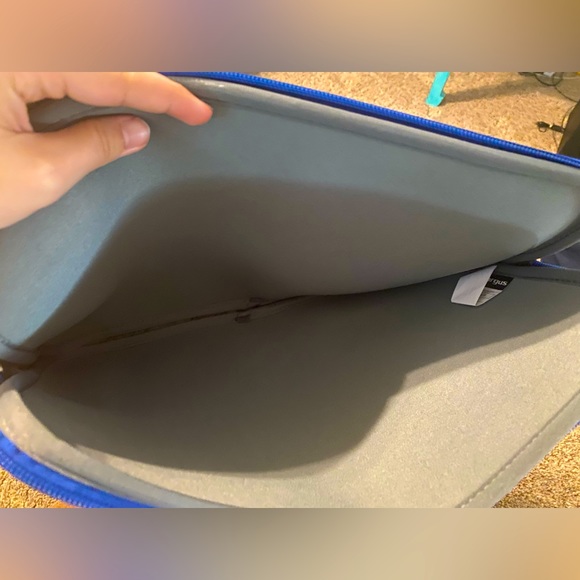 Computer case - Picture 2 of 2